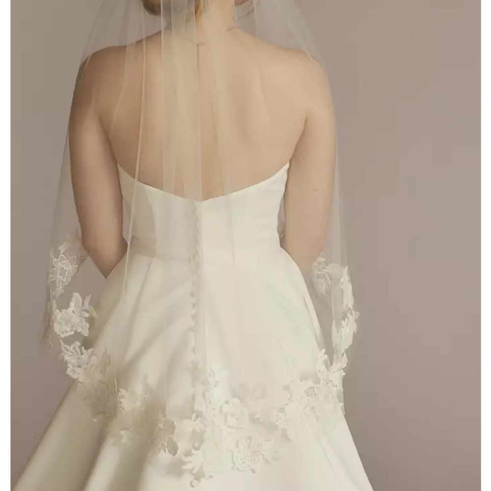 Oleg Cassini Embroidered Floral Applique Fingertip Veil